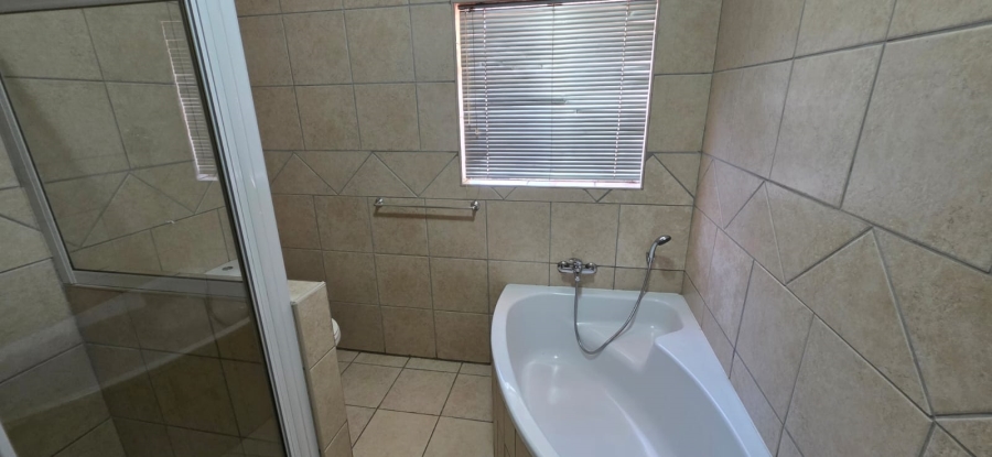 8 Bedroom Property for Sale in Meiringspark North West